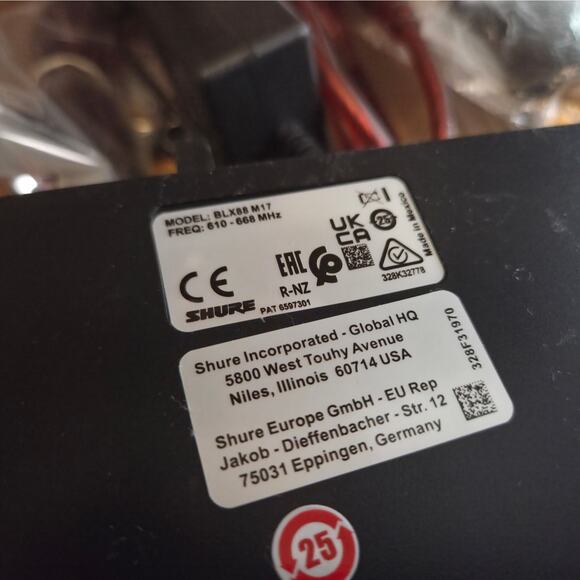 Shure BLX Wireless Vocal System - Green and Black - Picture 4 of 4